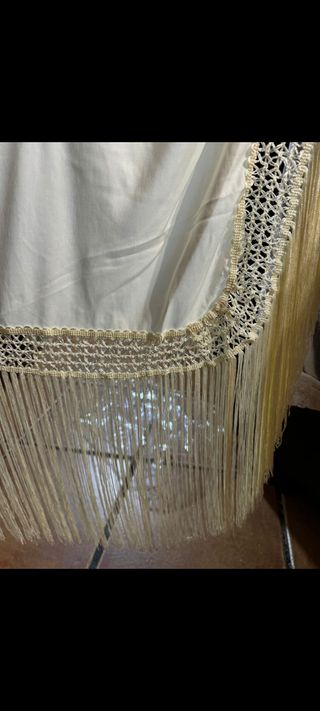 Mantón Manila bordado flores 150x150