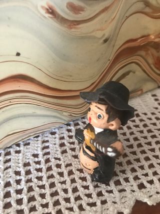 Figurita de barro guitarrista flamenco