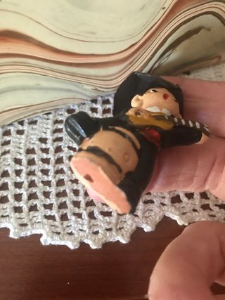 Figurita de barro guitarrista flamenco