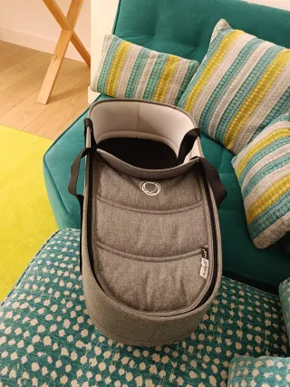 Bugaboo Bee 5 capazo gris melange + silla
