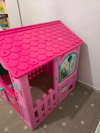 Casa de juegos Barbie rosa.