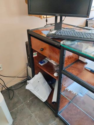 Mueble Mostrador Cristal y Metal Negro