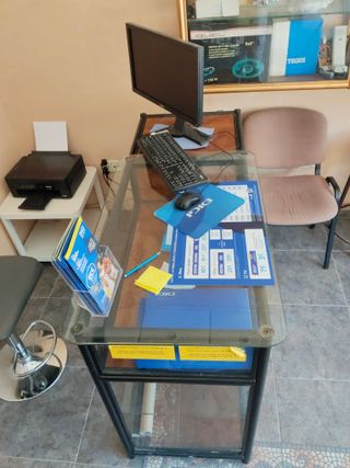 Mueble Mostrador Cristal y Metal Negro