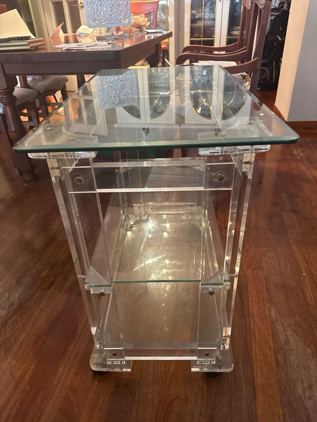 Mesa auxiliar cristal y metacrilato