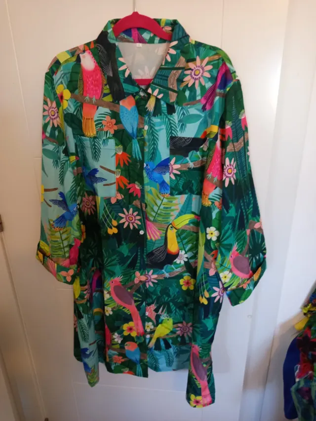 Vestido estampado tropical aves