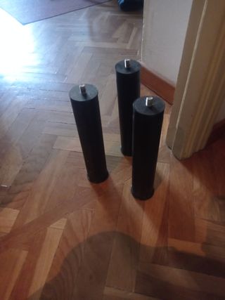 Somier tapizado negro y madera