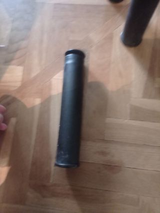 Somier tapizado negro y madera