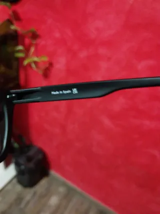 Gafas de sol Hawkers negras y gafas de sol redonda