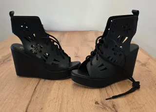 Sandalias de cuña negras