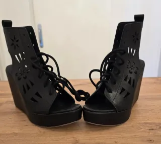 Sandalias de cuña negras