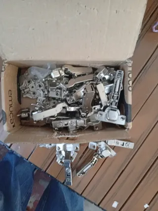 19 Bisagras para Muebles