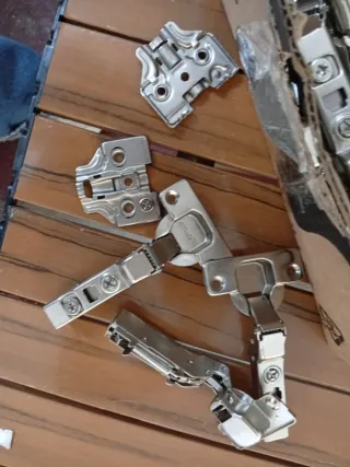 19 Bisagras para Muebles