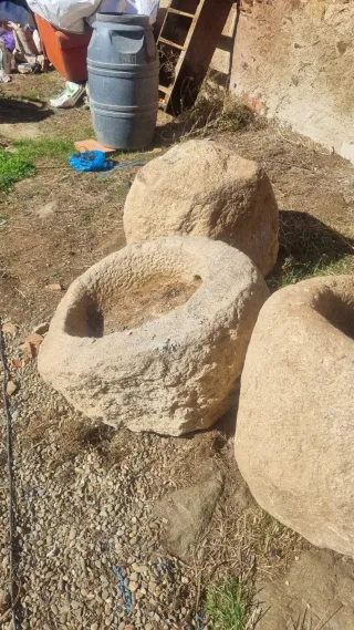 Pilas de piedra antiguas