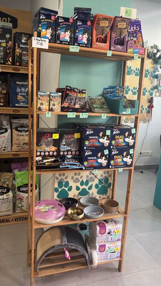 Artículos para mascotas, alimentos y estantería