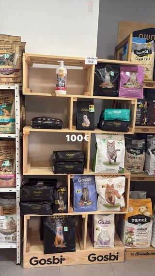 Artículos para mascotas, alimentos y estantería