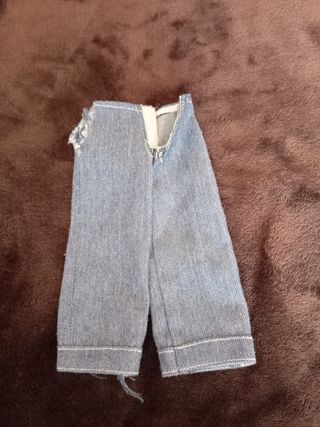 Pantalón muñeca Lesly de Famosa