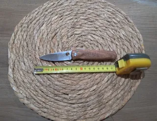 Navaja de campo con mango de madera