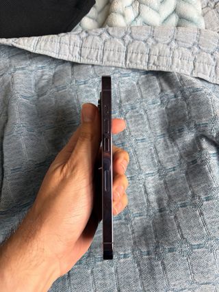 iPhone 14 Pro viola
