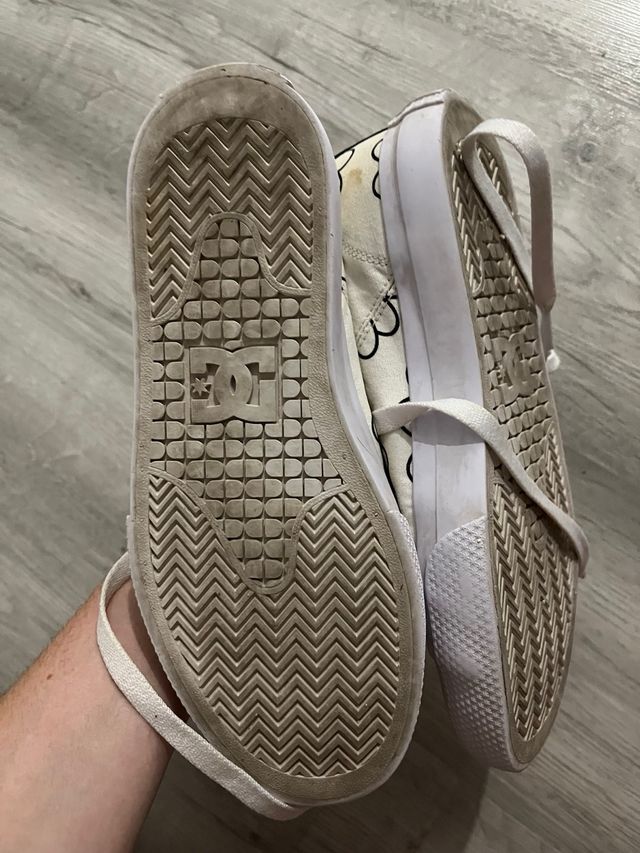 Zapatillas DC Shoes Blancas con Flores Amarillas