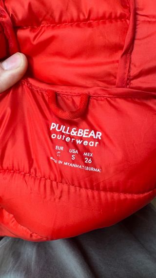 Chaqueta fina de plumas roja