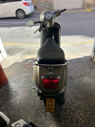 Vespa Piaggio Color Bronce