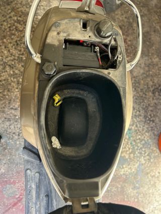 Vespa Piaggio Color Bronce