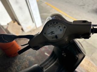 Vespa Piaggio Color Bronce