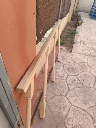 Barandal de madera para escaleras