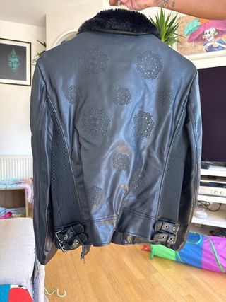 Chaqueta Desigual Negra con Forro Rojo