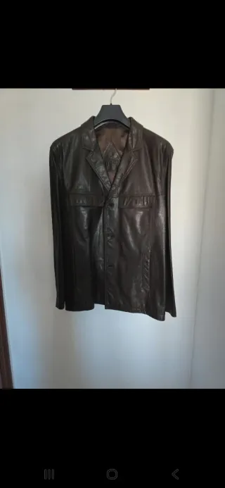 Chaqueta de piel marrón
