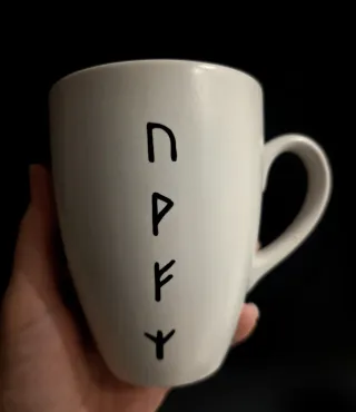 Taza cerámica pintada a mano - Calavera y runas