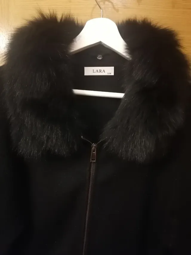 Abrigo punto LARA negro.