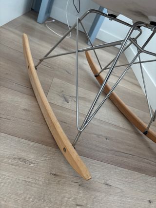 Mecedora blanca diseño moderno