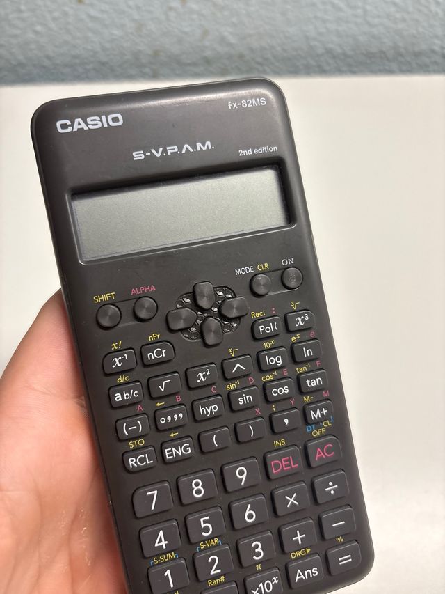 Calculadora Científica Casio fx-82MS