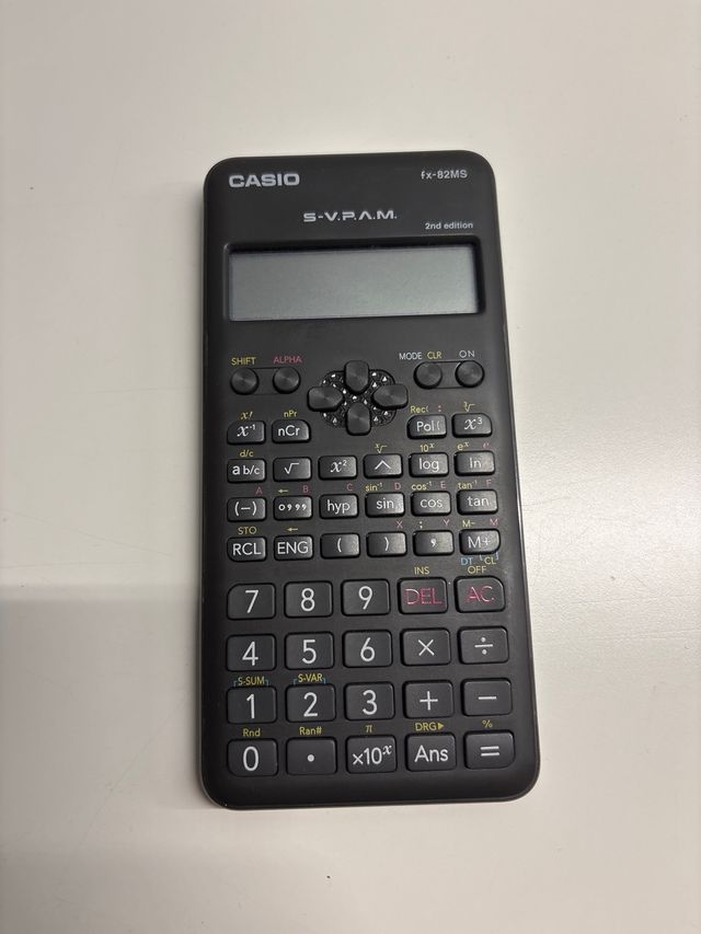 Calculadora Científica Casio fx-82MS