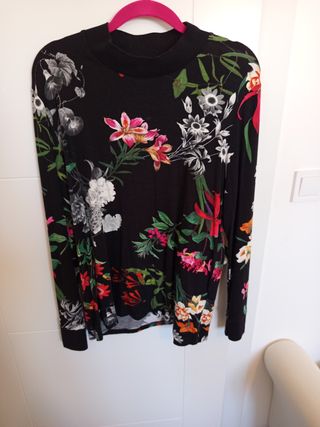 Suéter Mujer Negro Estampado Flores