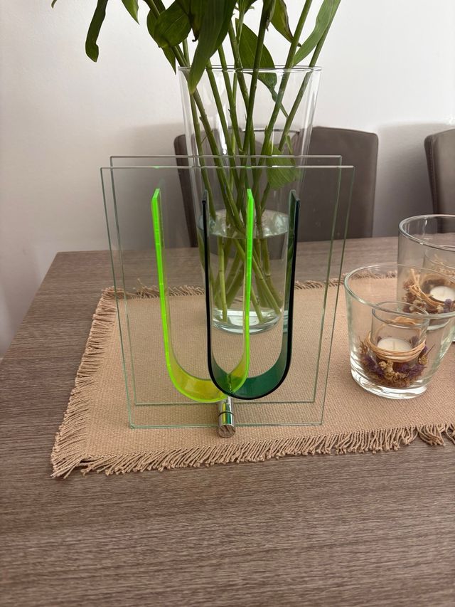 Jarrón diseño cristal tono verde