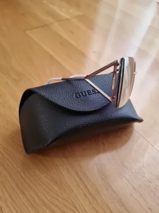 Gafas de sol Guess mujer plateadas 
ORIGINALES. 