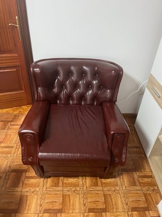 Sofás de cuero antiguos en buen estado