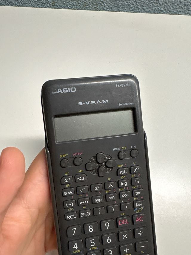 Calculadora Científica Casio fx-82MS