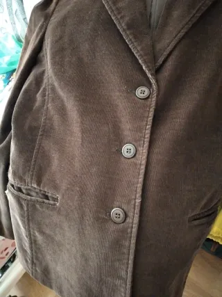 Chaqueta de mujer marrón de pana