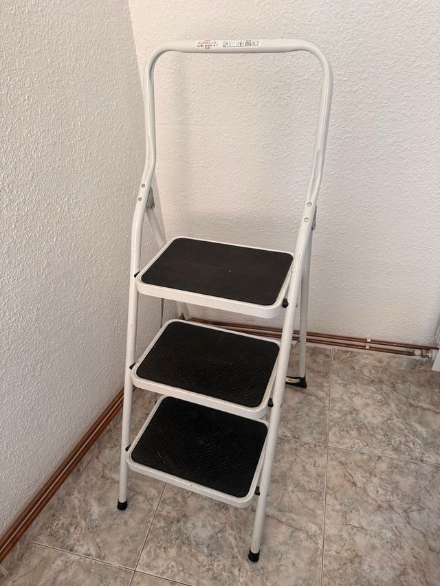 Escalera Sonecol 3 peldaños 150kg Leroy Merlin