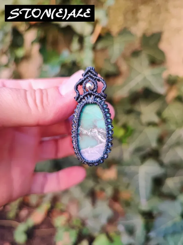 ciondolo in macrame con variscite