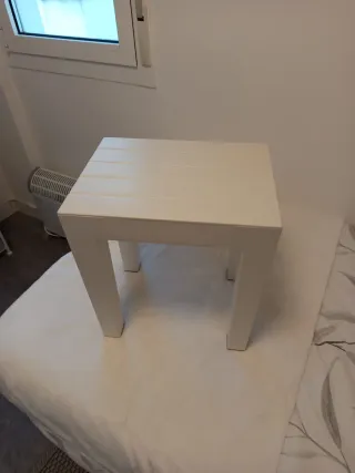 Taburete macizo de blanco