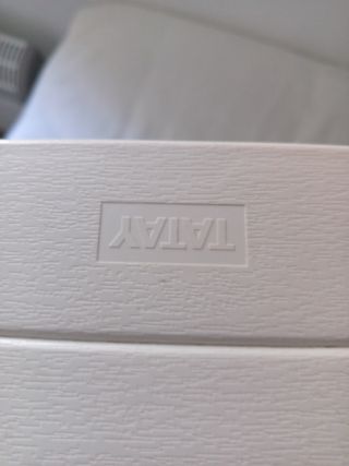 Taburete macizo de blanco