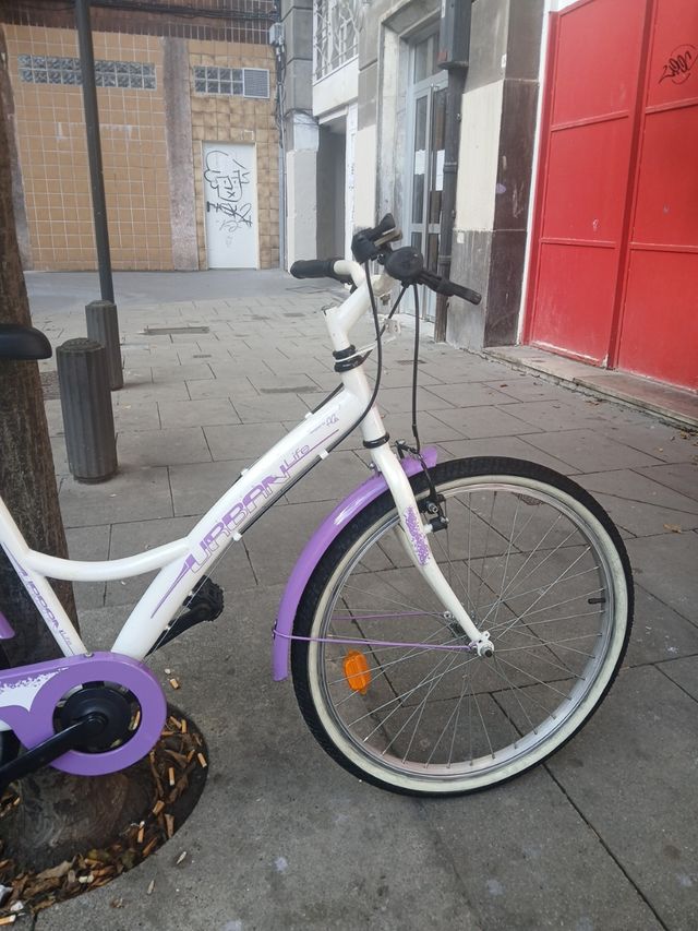 Bicicleta paseo niña/o blanca y morada
