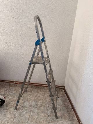 Escalera 4 peldaños aluminio