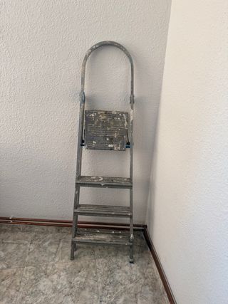 Escalera 4 peldaños aluminio