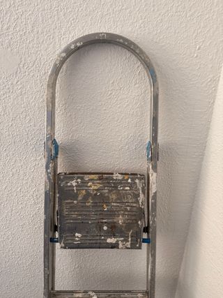 Escalera 4 peldaños aluminio