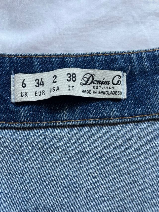 Peto vaquero con cremallera frontal